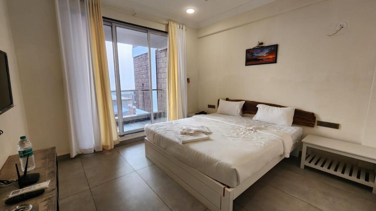 Coastal Bay Beach Resort Harnai Екстериор снимка