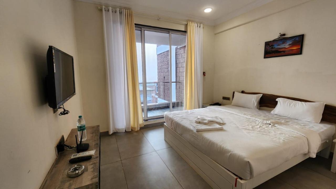 Coastal Bay Beach Resort Harnai Екстериор снимка