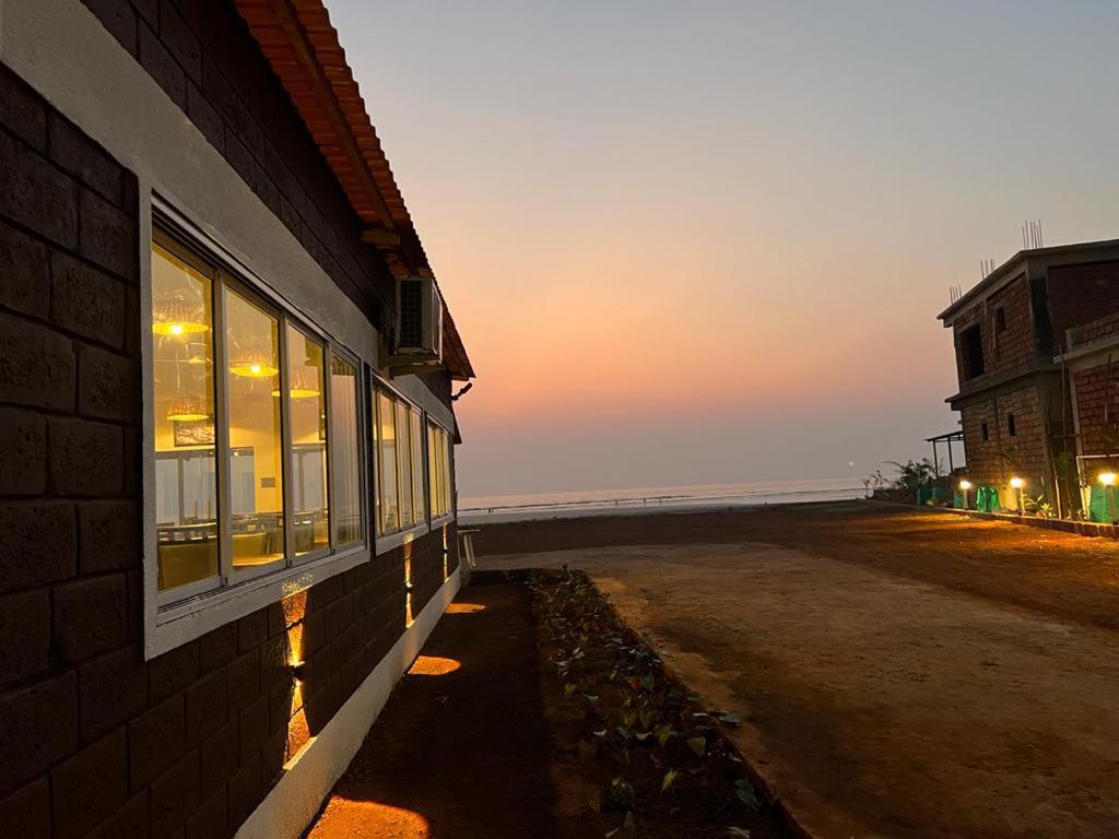 Coastal Bay Beach Resort Harnai Екстериор снимка