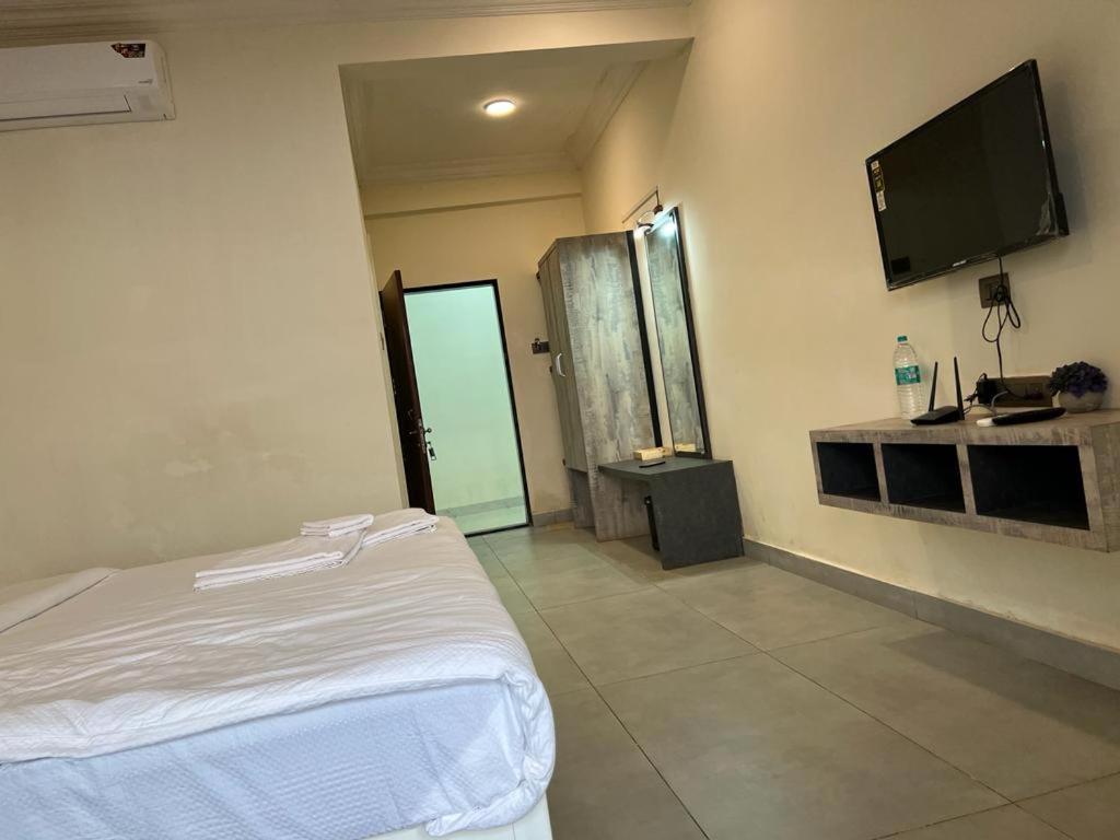 Coastal Bay Beach Resort Harnai Екстериор снимка