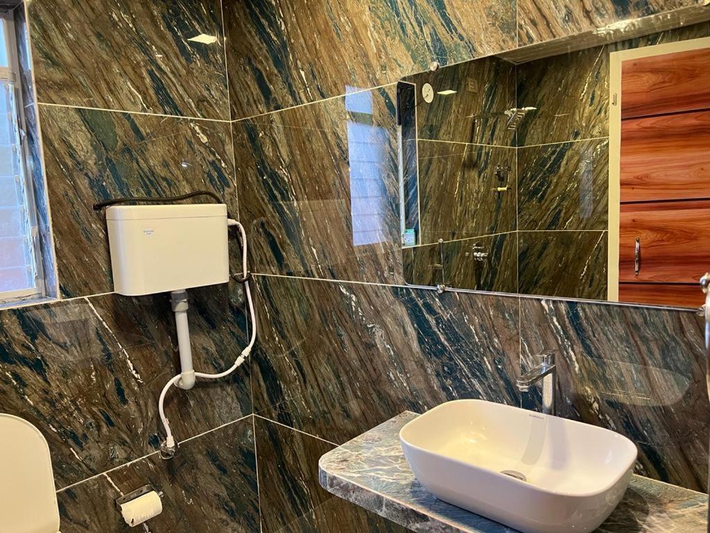 Coastal Bay Beach Resort Harnai Екстериор снимка
