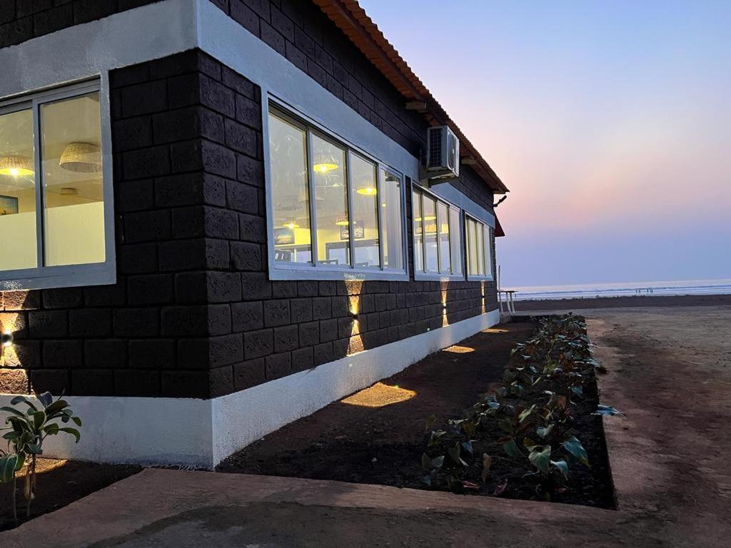 Coastal Bay Beach Resort Harnai Екстериор снимка