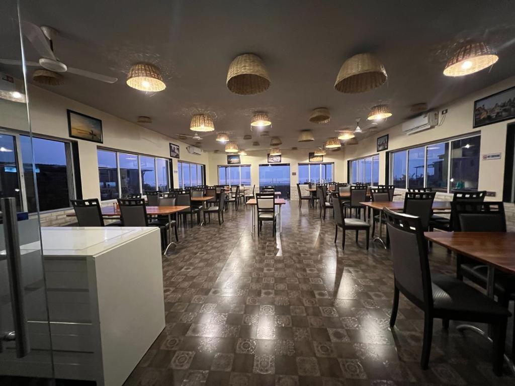 Coastal Bay Beach Resort Harnai Екстериор снимка